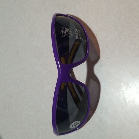 Vikings NFL UV 400 Protection sunglasses. - Picture 2 of 5